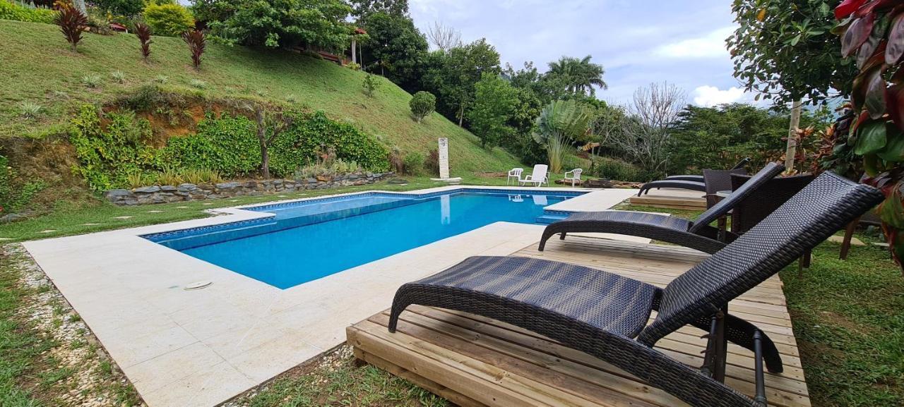 Finca Hotel Tierra Verde Girardota Eksteriør billede