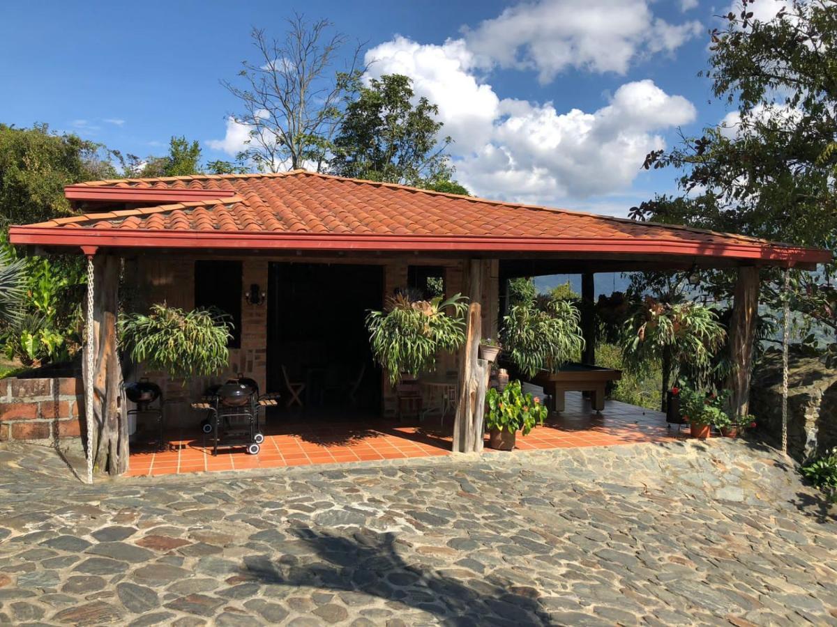 Finca Hotel Tierra Verde Girardota Eksteriør billede