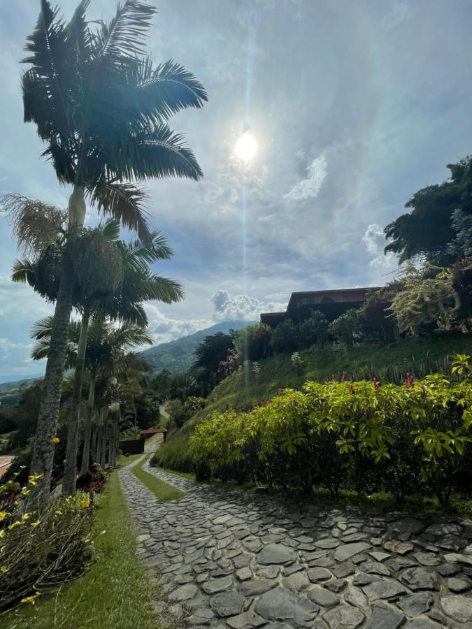 Finca Hotel Tierra Verde Girardota Eksteriør billede